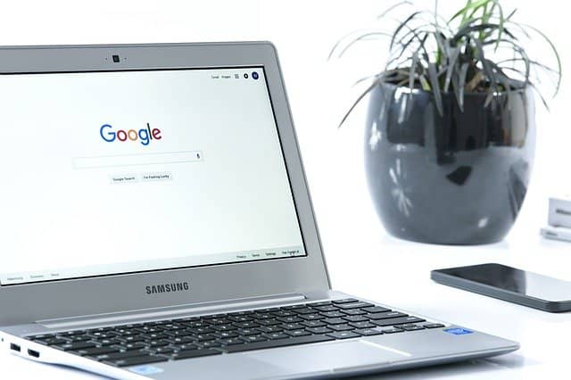 Googleをインターネットブラウザのホームページに設定したノートPC